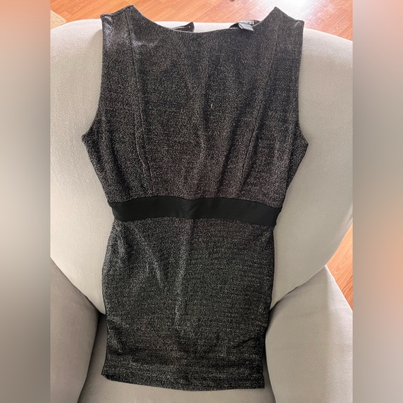 Dresses - Picture 7 of 10